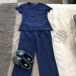 Cherokee Infinity Size: S Nursing Scrubs